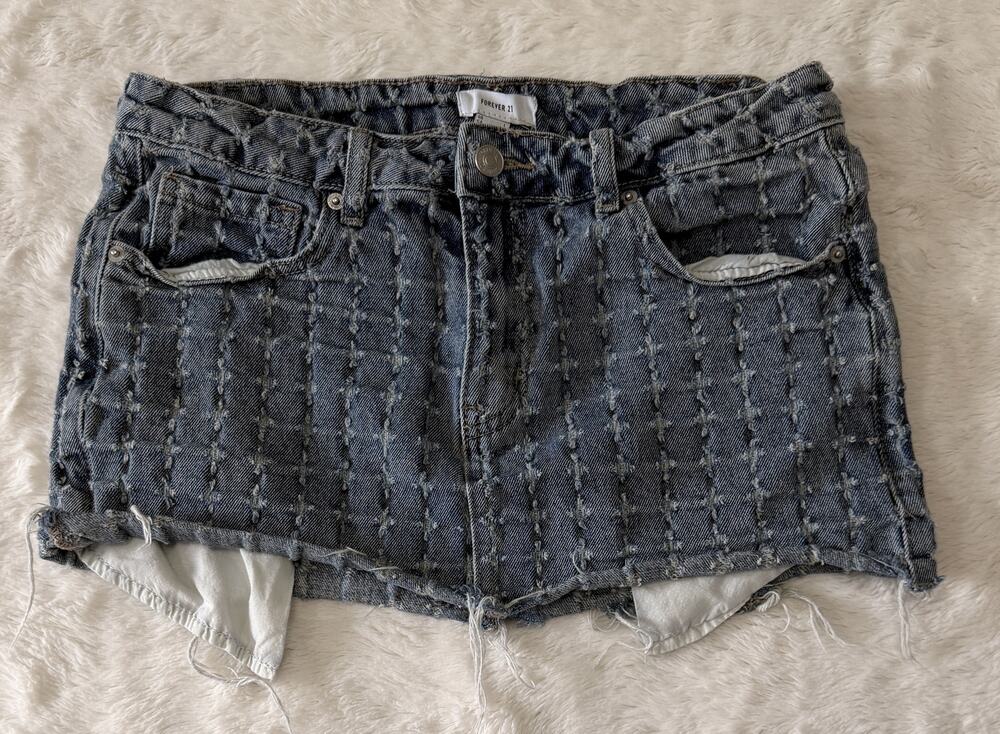 Forever 21 Denim Skirt Womens Large Distressed Raw Hem Textured Blue Mini Skort